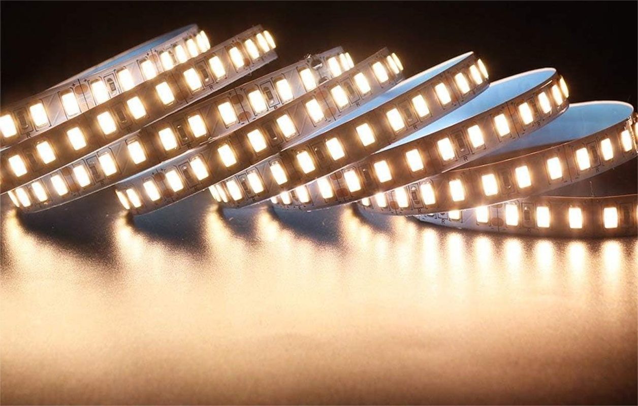 Flessibilità e versatilità: le strisce LED adesive nei progetti commerciali  - HOOLED